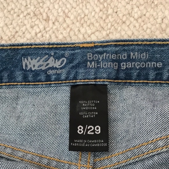 Ladies distressed denim shorts. Size 8. - Picture 3 of 3